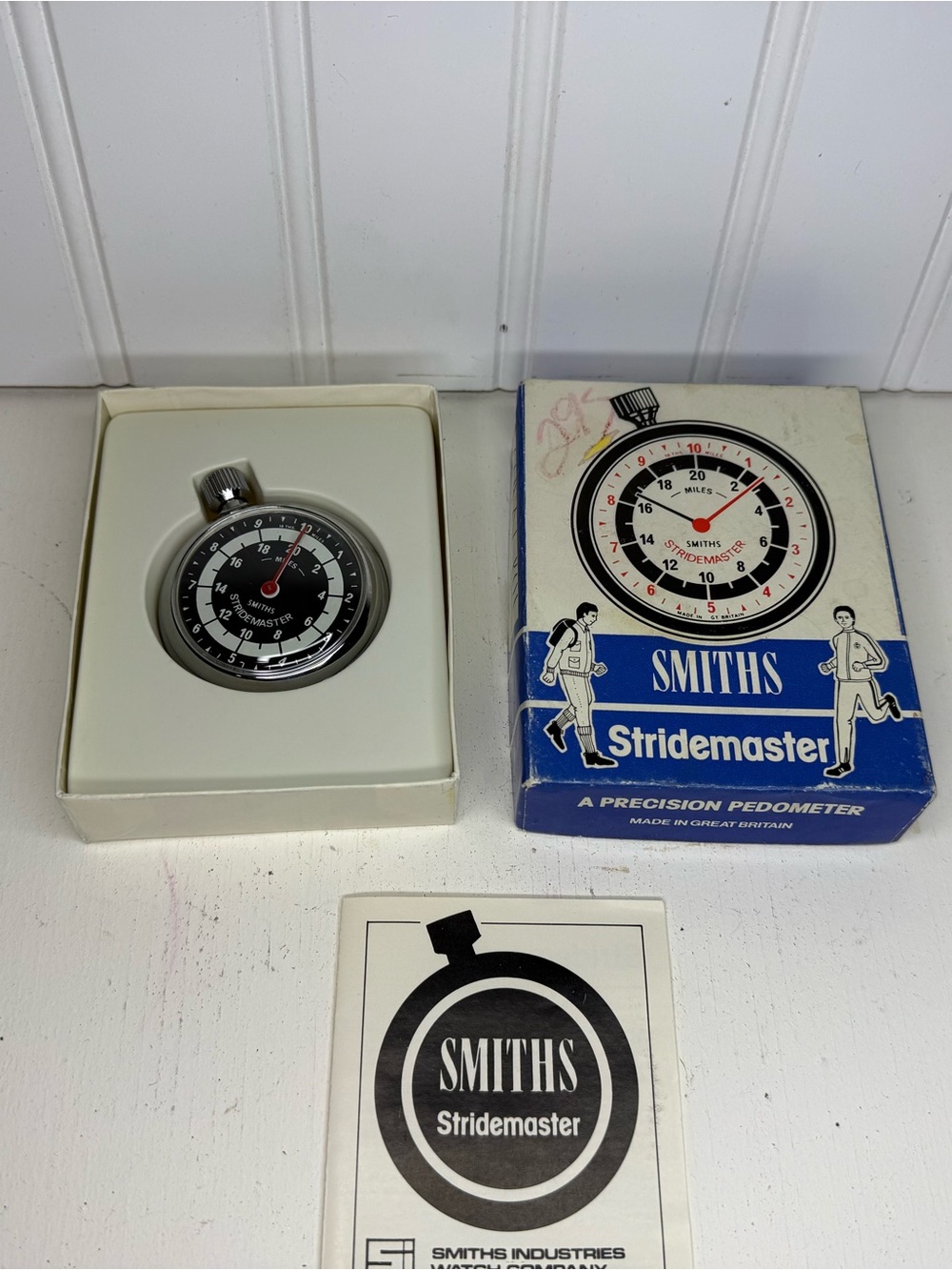 SMITH Stridemaster Pedometer in Black and White Box